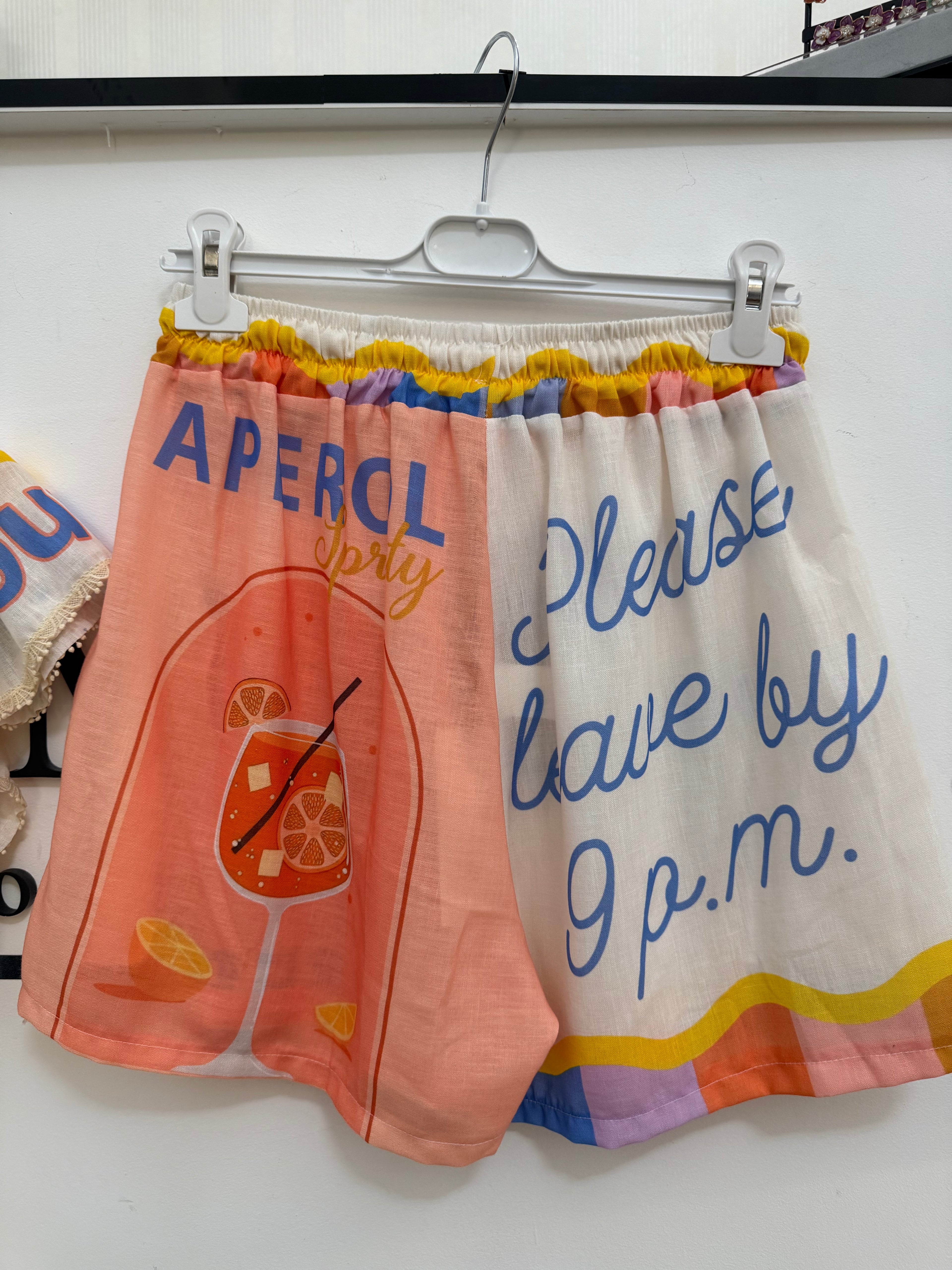 24053 Shorts Aperol