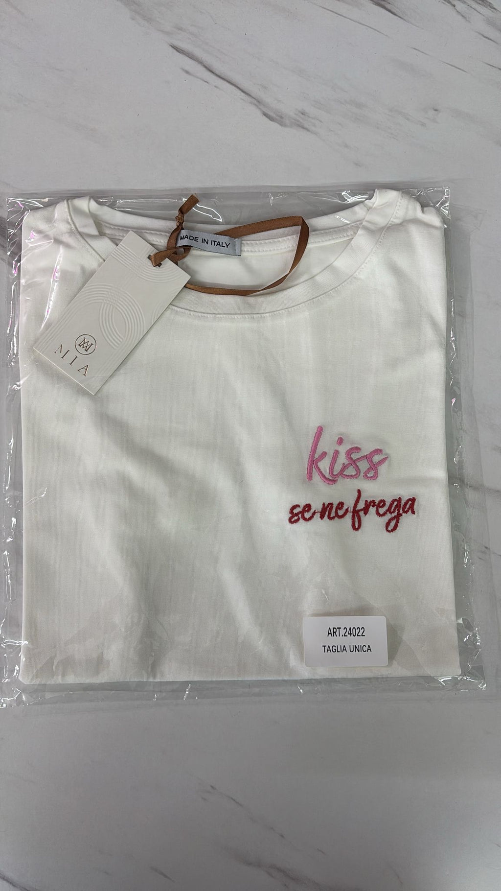24022 T-shirt “Kiss se ne frega”