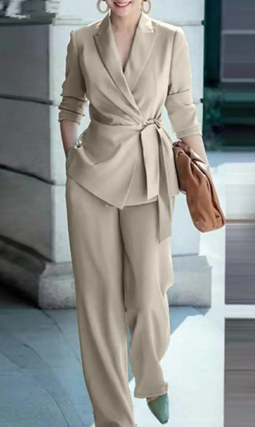 570851 Tailleur Jenny